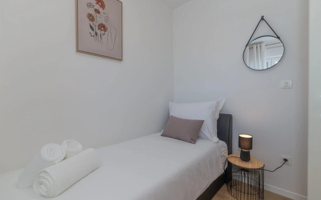 Awesome apartment in Split with WiFi and 2 Bedrooms