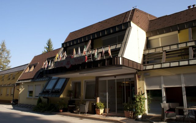Отель Medno Словения, Любляна - отзывы, цены и фото номеров - забронировать отель Medno онлайн вид на фасад