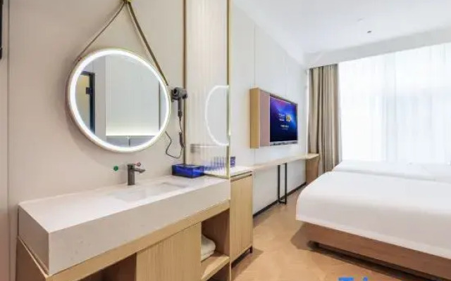Super 8 Preferred Hotel (Beijing Shangdi Subway Station)