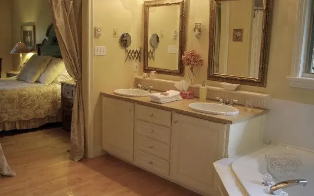 Blue Forest Lane Bed and Breakfast