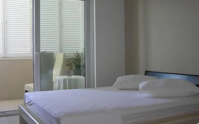 Room Anas