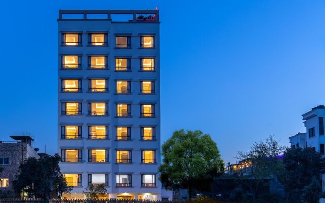 Отель Landmark Kathmandu Непал, Катманду - отзывы, цены и фото номеров - забронировать отель Landmark Kathmandu онлайн вид на фасад