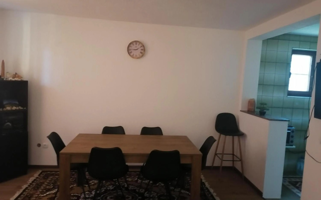 Zuta Kuca Sunca