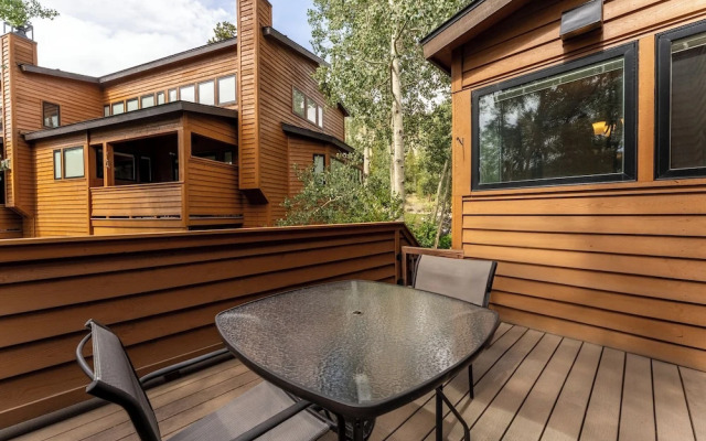 Tennis Townhomes #1340: 2
