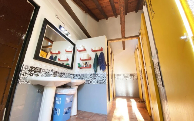 Makuto Guesthouse Hostel