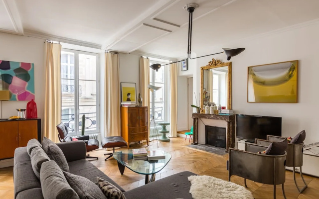 Steps from Les Grands Boulevards