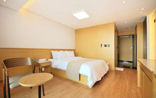 Noble Hotel
