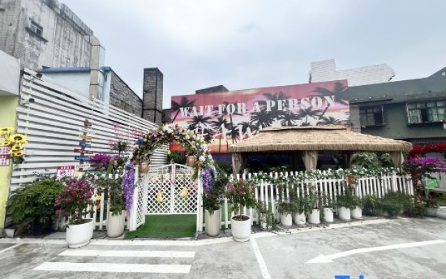 Gold Tea Is Pieasing Fashion Hotel