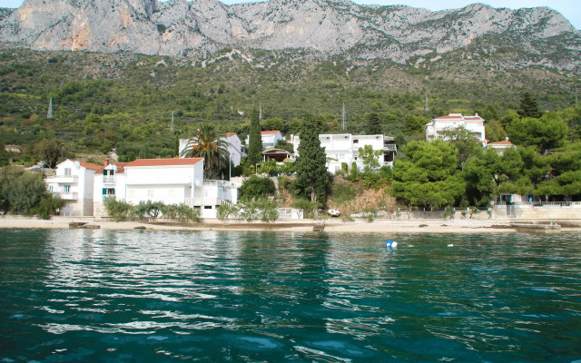 Apartment Bale - right at the beach: A1 Plaza Brist, Riviera Makarska