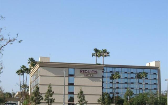 Red Lion Hotel Anaheim Resort 2