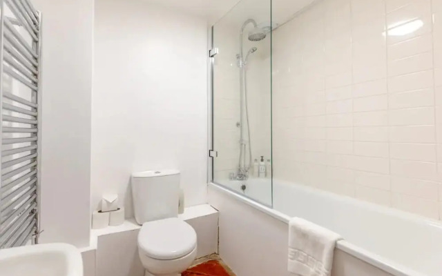 Tastefully Curated Mezzanine Studio Flat Hackney!