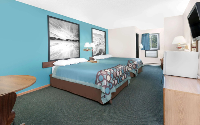 Super 8 by Wyndham Huron