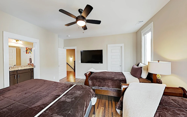 NashVilla - Luxury by Belmont by RedAwning