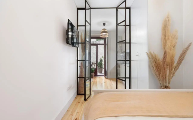 Vibrant flat by São Bento w/balcony - Loureiro140