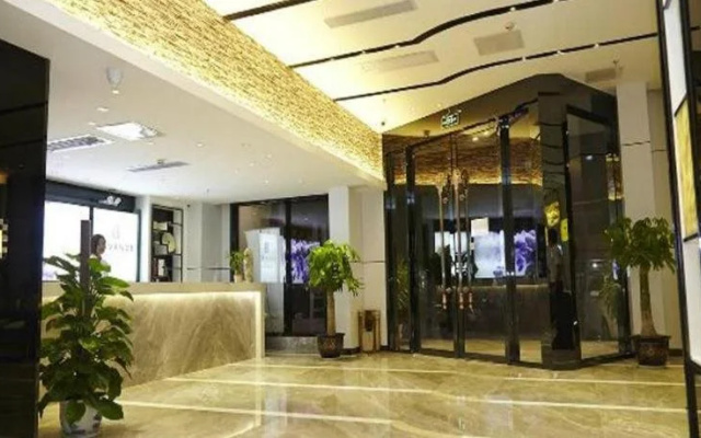 Lavande Hotel Guangzhou Panyu Changlong Zhong Hua Food City Branch