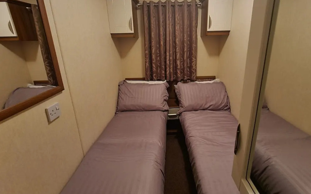 Captivating 3-bed Caravan at Golden Palm Skegness