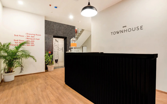 OYO Townhouse 207 Hotel Downtown My Stay