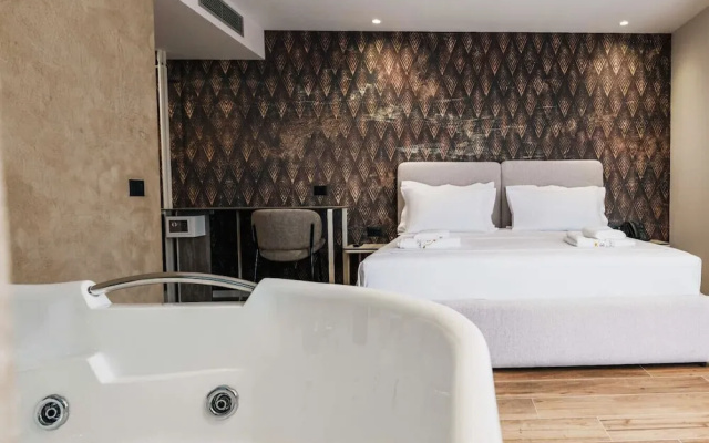 Ermes Deluxe Suite With Balcony