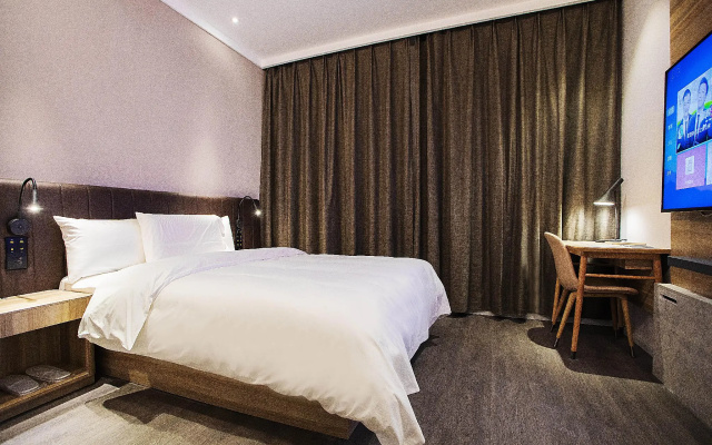Hanting Premium Hotel Shanghai Loushanguan Road Metro Station