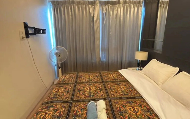 Quiet Condo, Minutes to Everything