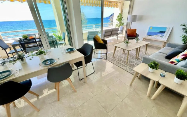 Magnificent 82m With Terrace And In Front Of Sea