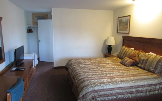 The Lake George Inn
