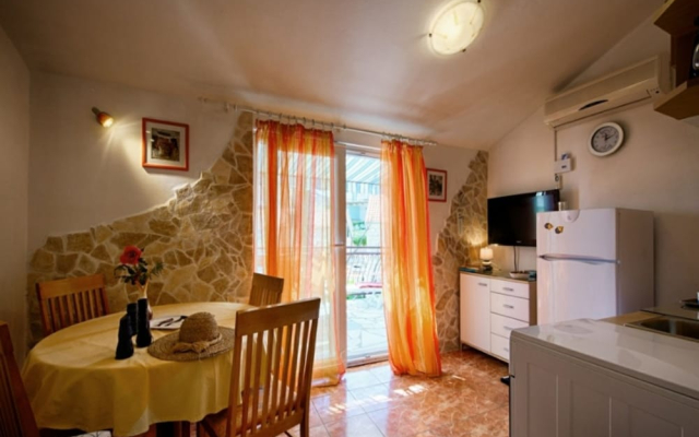 Golden Coast Apartments