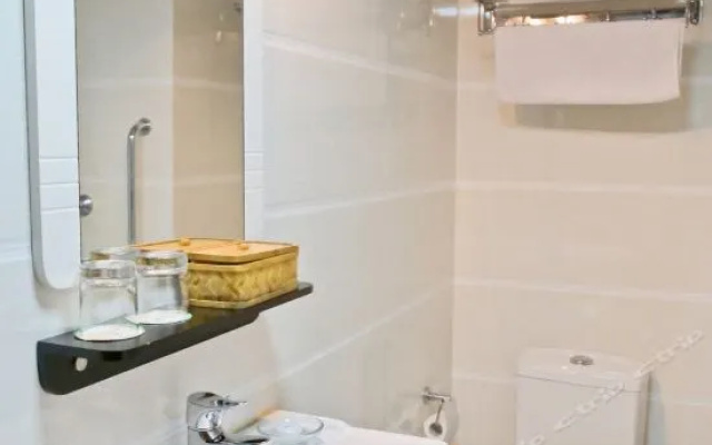 OYO Juxian Hotel (Hefei Heping Road Anfang General Factory Store)