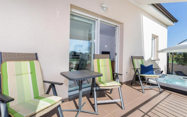 Amazing Home in Valbandon With Jacuzzi, Wifi and 3 Bedrooms