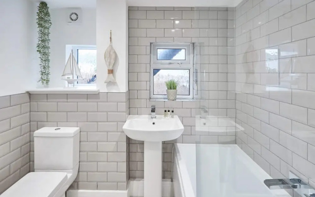 Host Stay Retreat By The Sea