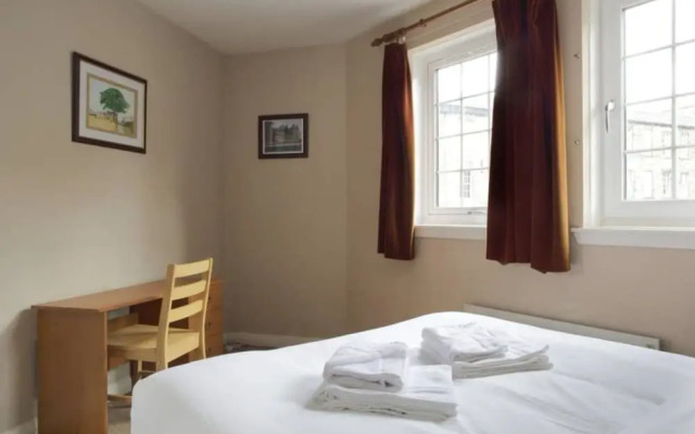 Stylish Apartment at the Edge of Meadows Park