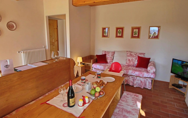 Cottage in Montelabbate With Pool & Forest