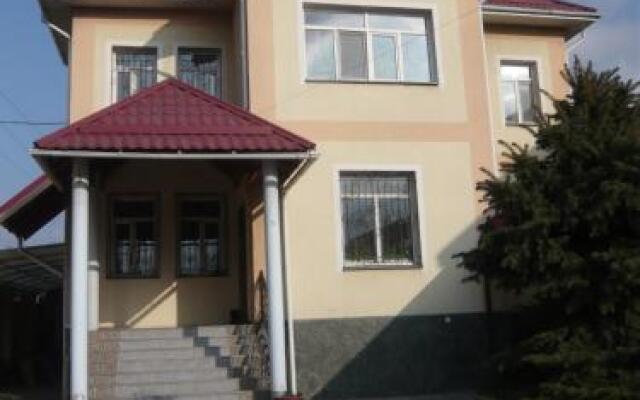Отель The Zhibek-Zholu Guest House Кыргызстан, Бишкек - отзывы, цены и фото номеров - забронировать отель The Zhibek-Zholu Guest House онлайн вид на фасад