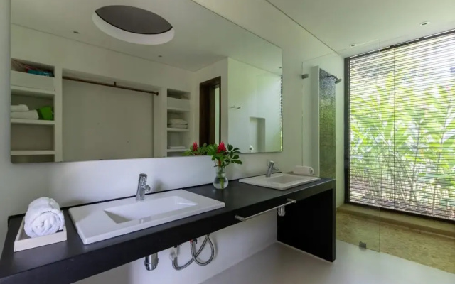 w Beautiful 4BR Villa at Mesa de Yeguas