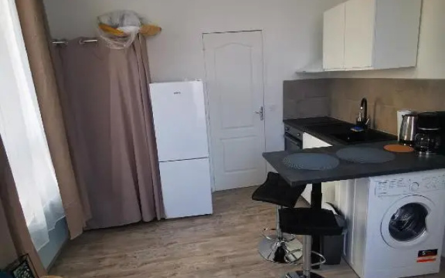 Studio meublé rez-de-chaussée