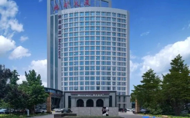 Mercure Hotel (Luoyang Longmen High-Speed Rail Station Municipal Government Branch)