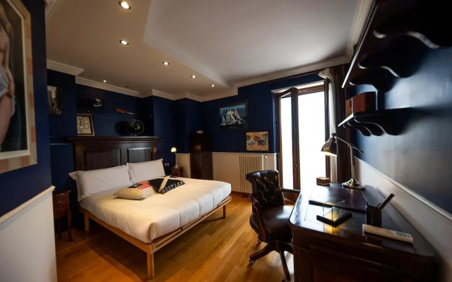 Navy Apartment by Wonderful Italy