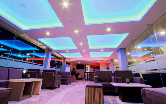 Grand Parama Hotel