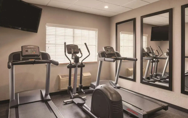 Country Inn & Suites by Radisson, Hoffman Estates, IL