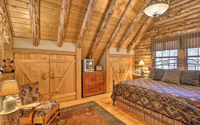 Ski & Hike! Hot Tub Hideaway in Breckenridge
