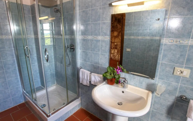 Soothing Holiday Home in Castelnuovo dei Sabbioni With Pool