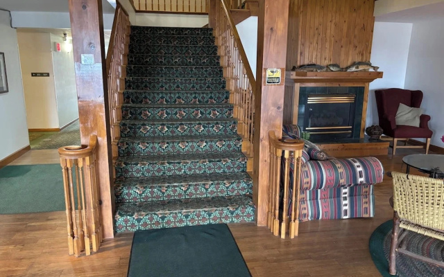 Garrison Inn & Suites