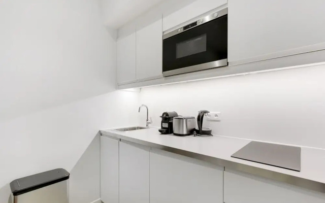 Pick A Flat's Passage Cardinet apartment