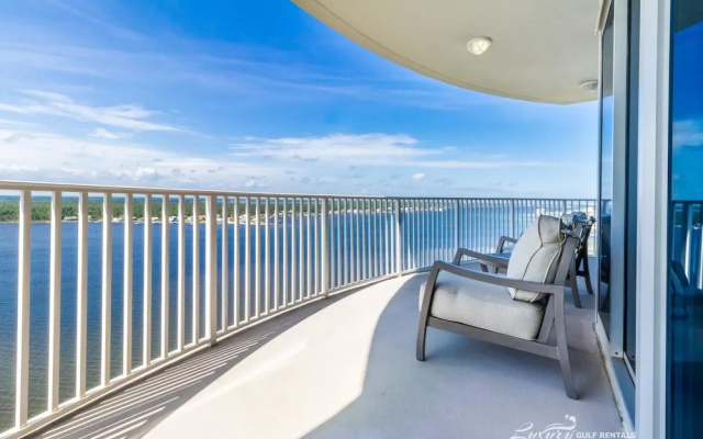 Lagoon Tower PH 17