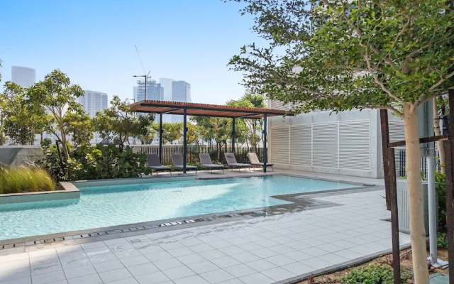 Silkhaus Chic Studio Private Beach Pixel Tower