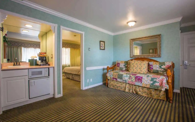 Carmel Inn And Suites