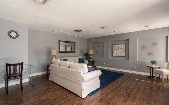Soak In Oak Sleeps 14 Best Location