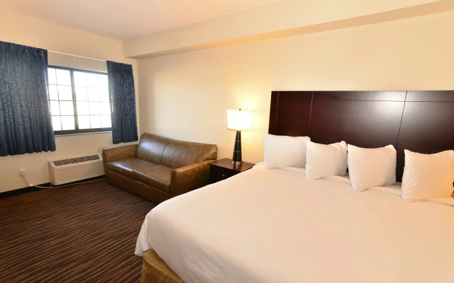 Cobblestone Inn & Suites - Holstein