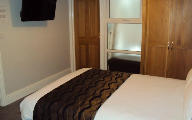 Jeffersons Hotel & Apartments
