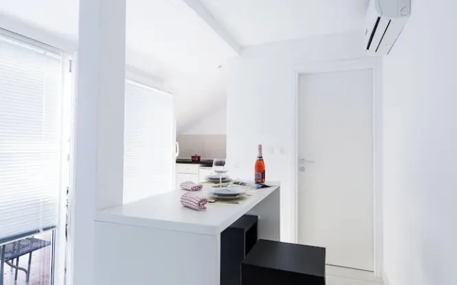 No5 Town-view Attic Studio